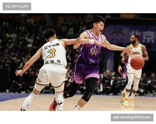 北京控股15胜19负排名第十二，季后赛席位岌岌可危